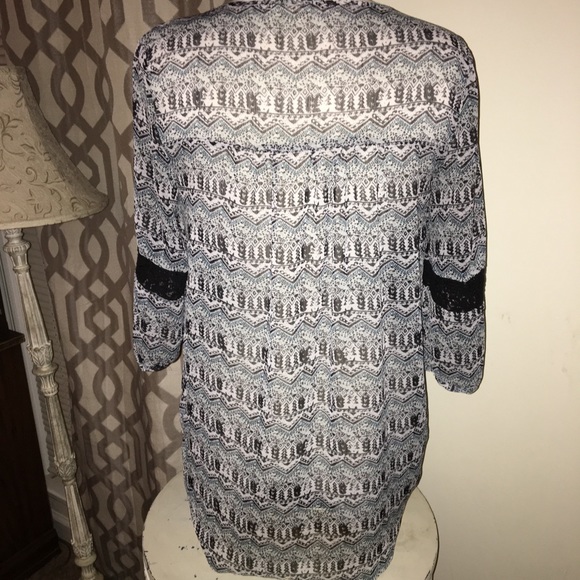 Adorable Blouse 😊 - Picture 3 of 3